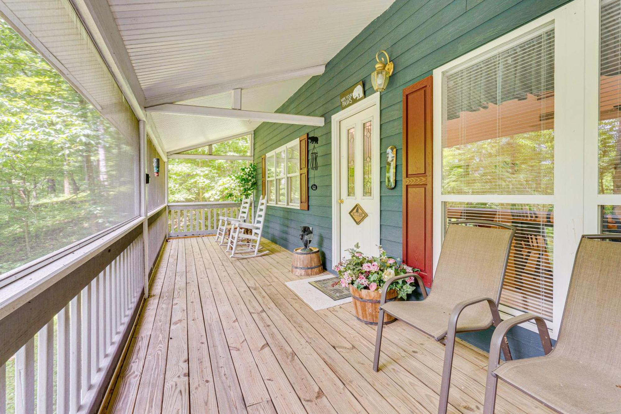 Secluded Cabin With Porch - 7 Miles To Lake Chatuge! Hayesville Екстериор снимка